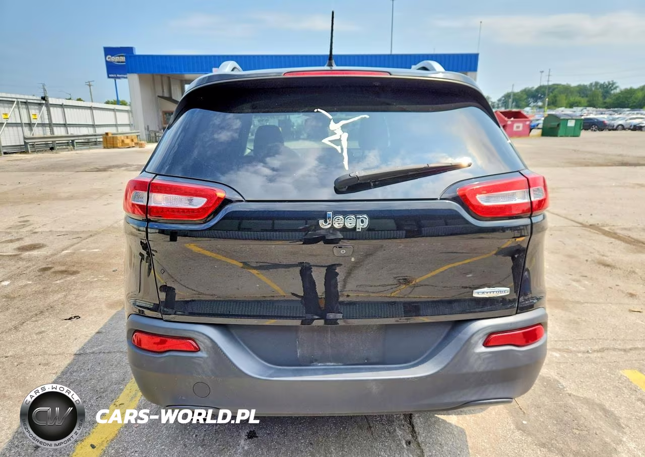 2015 Jeep Cherokee Latitude VIN:1C4PJLCBXFW660515 - 6