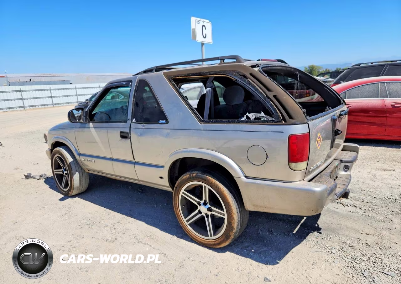 2002 Chevrolet Blazer VIN:1GNCT18W52K142894 - 2