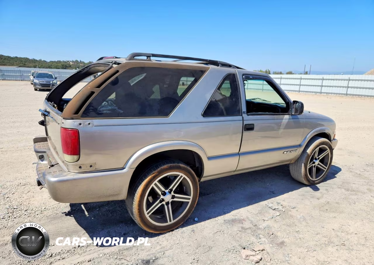 2002 Chevrolet Blazer VIN:1GNCT18W52K142894 - 3