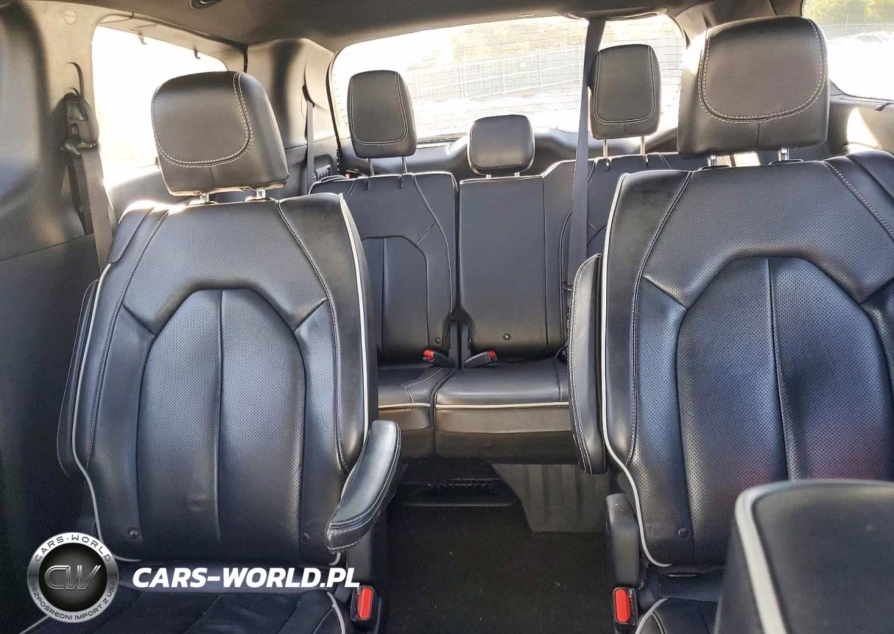 2020 Chrysler Pacifica Limited VIN:2C4RC1GG5LR286607 - 10
