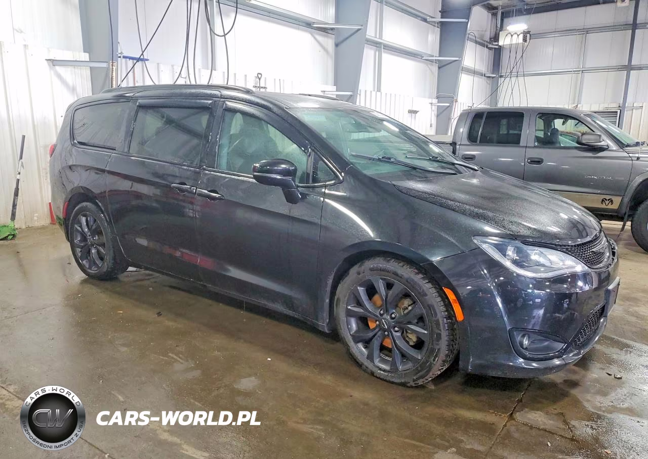 2019 Chrysler Pacifica Limited VIN:2C4RC1GG7KR714000 - 4