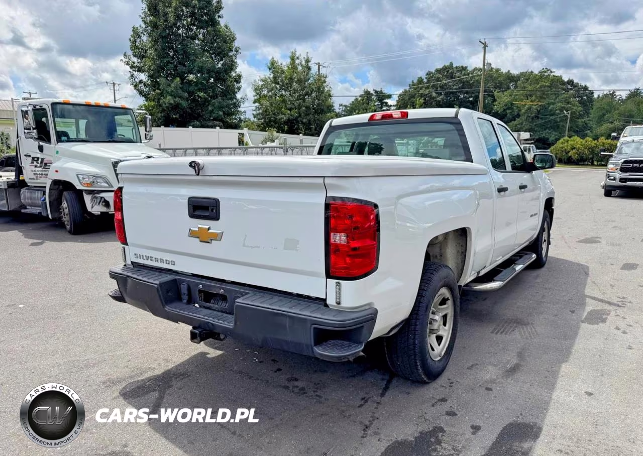 2018 Chevrolet Silverado K1500 VIN:1GCVKNEH4JZ255873 - 3