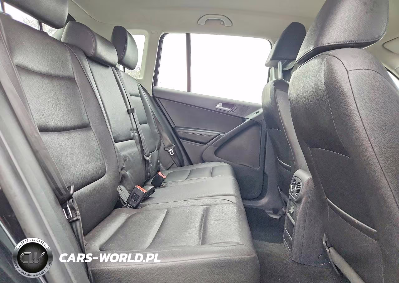 2016 Volkswagen Tiguan S VIN:WVGBV7AX8GW001642 - 11