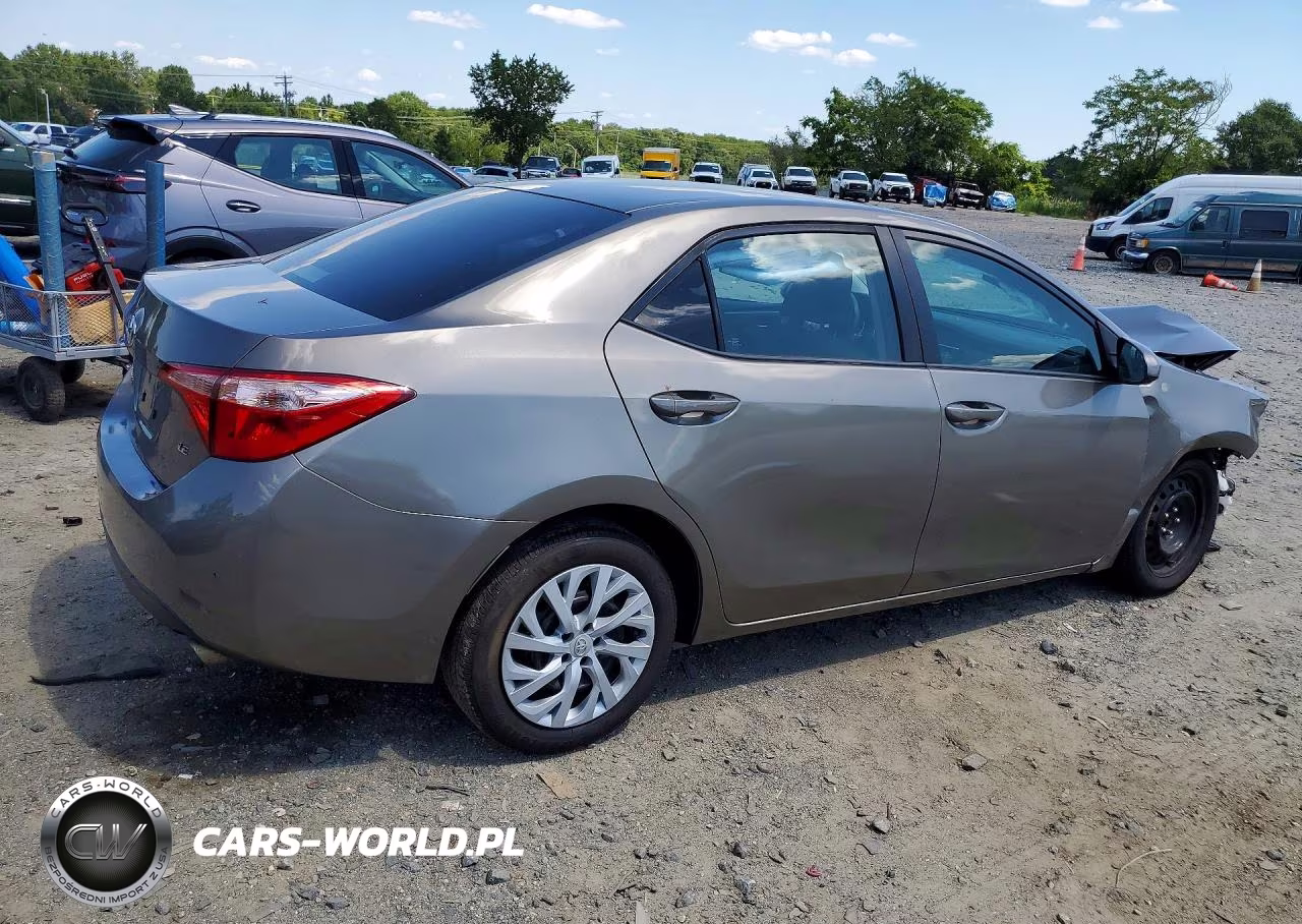 2019 Toyota Corolla Le VIN:2T1BURHE8KC239290 - 3