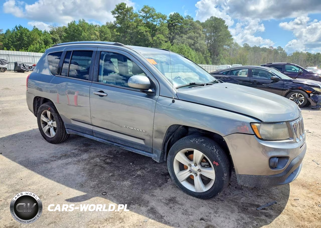 2014 Jeep Compass Latitude VIN:1C4NJCEB4ED522483 - 4