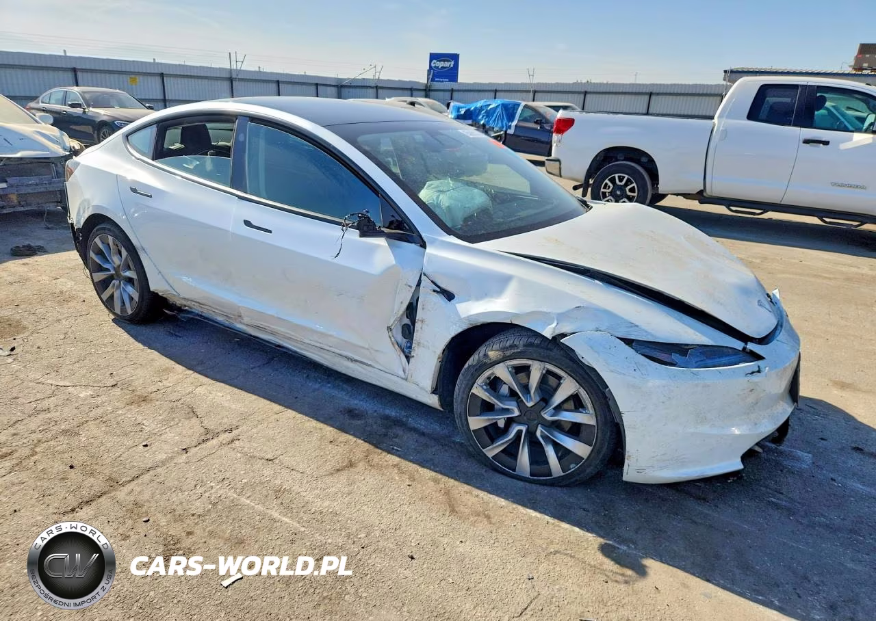 2025 Tesla Model 3 VIN:5YJ3E1EAXSF078800 - 4