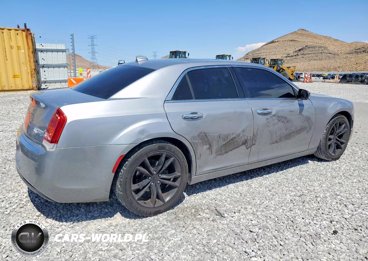 2016 Chrysler 300C VIN:2C3CCAEG2GH351065 - 3