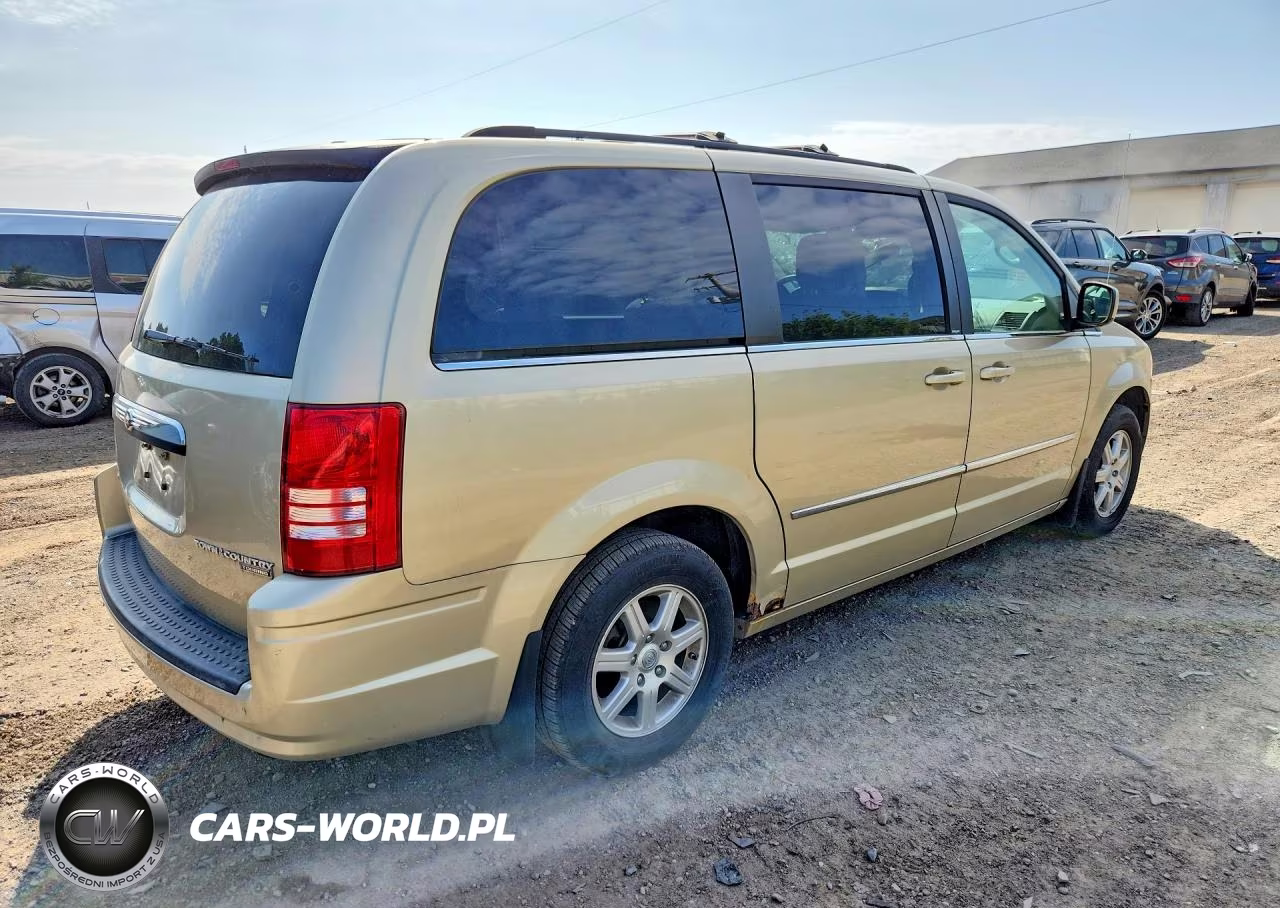 2010 Chrysler Town & Country Touring VIN:2A4RR5D17AR380808 - 3
