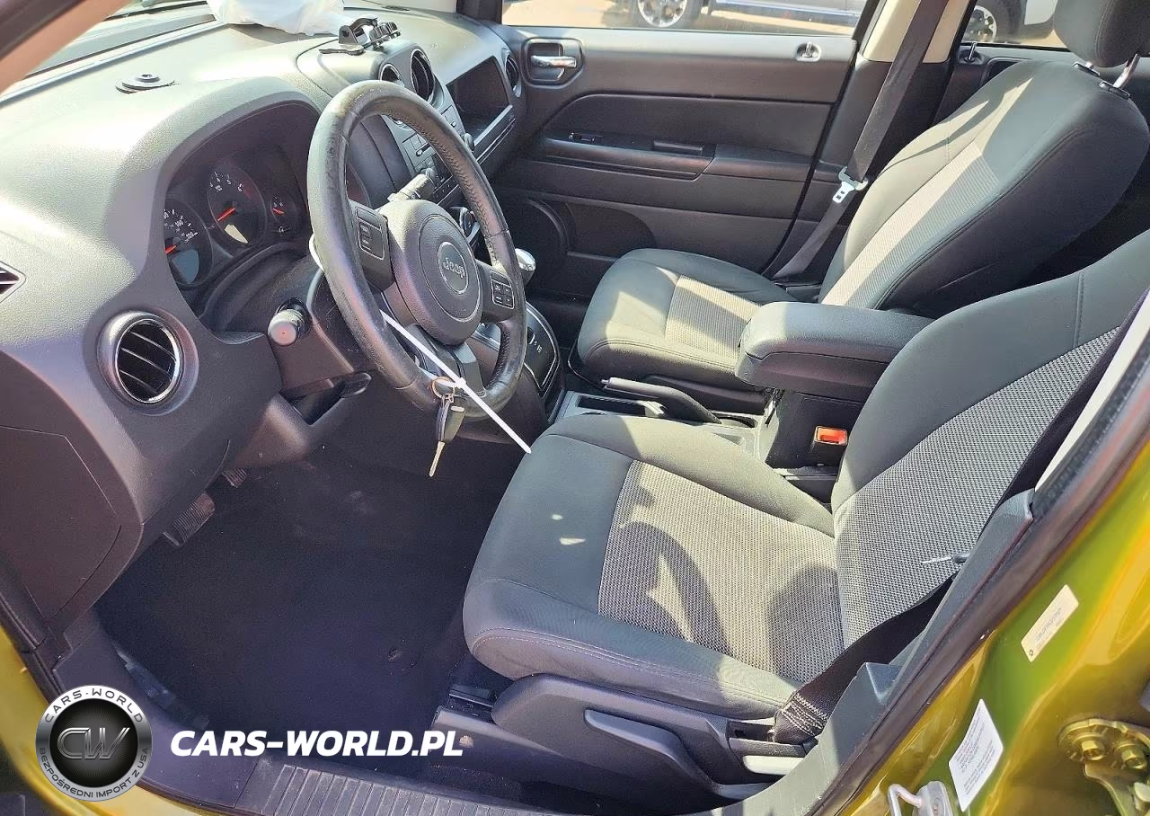 2012 Jeep Compass Latitude VIN:1C4NJDEB9CD572525 - 7
