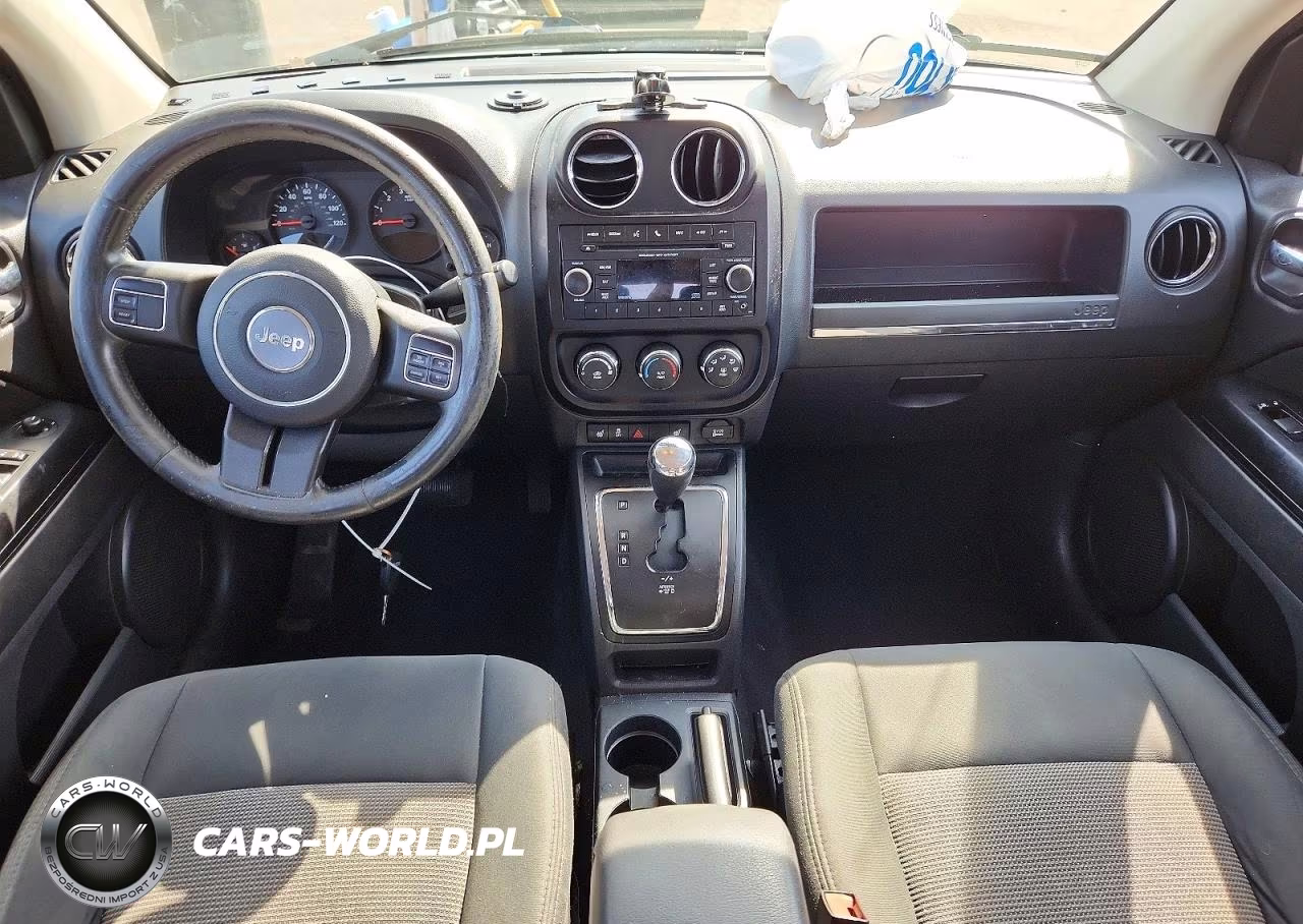 2012 Jeep Compass Latitude VIN:1C4NJDEB9CD572525 - 8