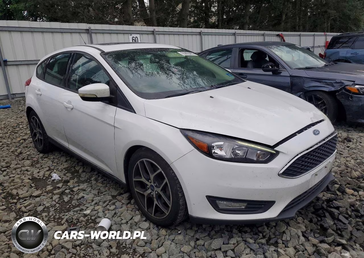 2017 Ford Focus Sel VIN:1FADP3M28HL330477 - 4