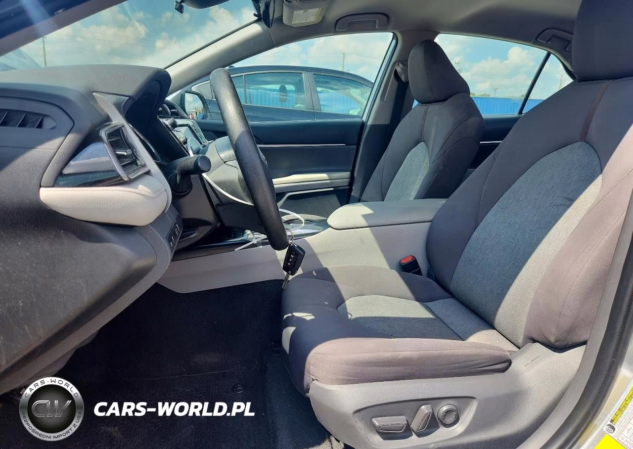 2020 Toyota Camry Le VIN:4T1C11AK9LU870760 - 7