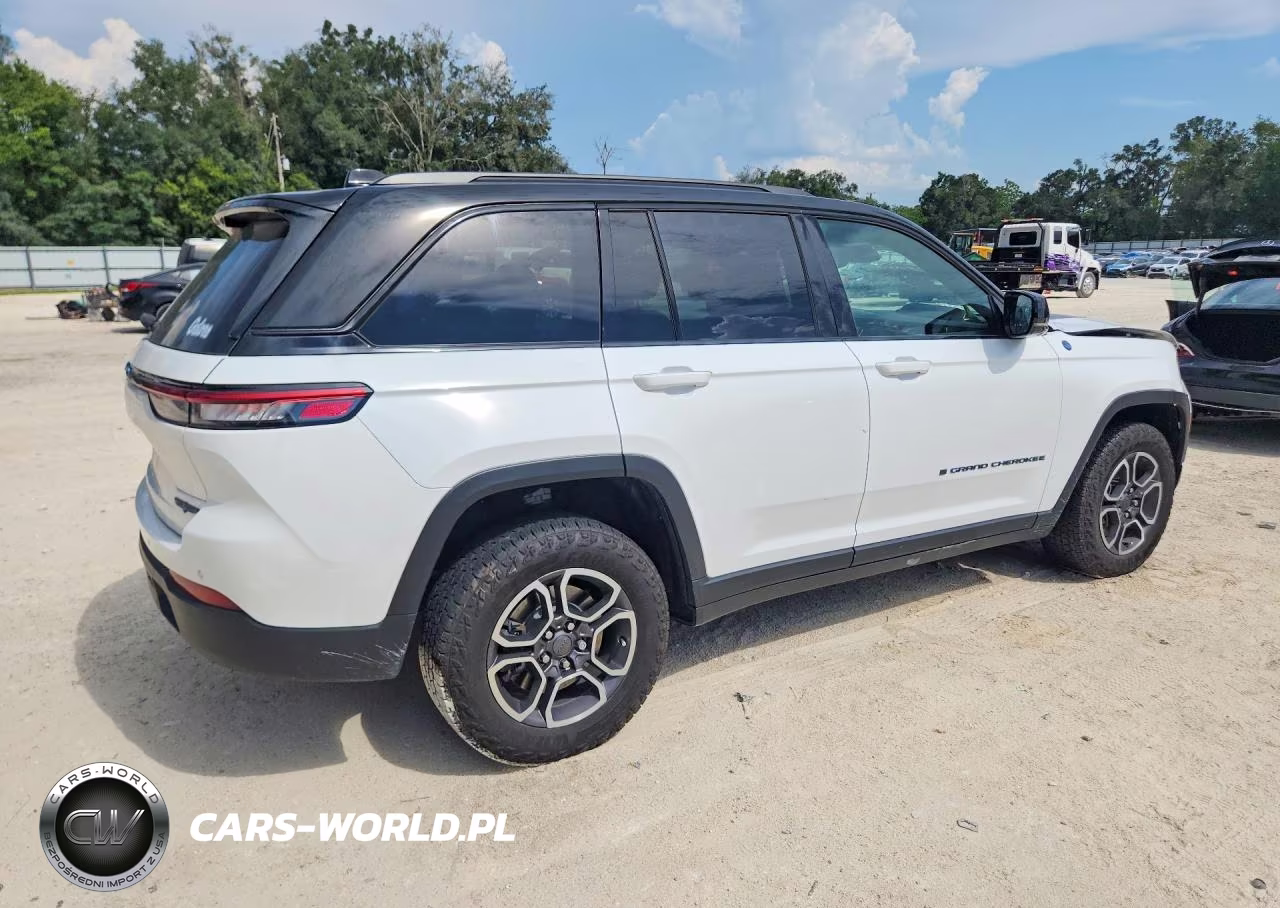 2022 Jeep Grand Cherokee Trailhawk 4Xe VIN:1C4RJYC6XN8748623 - 3
