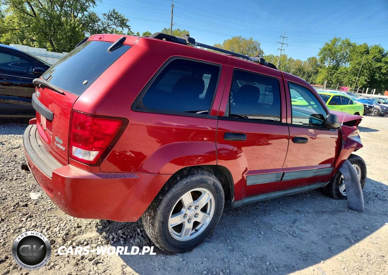 2005 Jeep Grand Cherokee Laredo VIN:1J8GR48K15C618153 - 3
