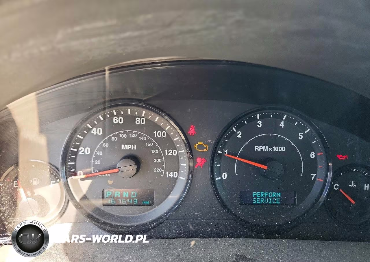 2005 Jeep Grand Cherokee Laredo VIN:1J8GR48K15C618153 - 9