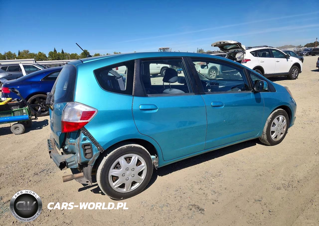 2013 Honda Fit VIN:JHMGE8H33DC013552 - 3