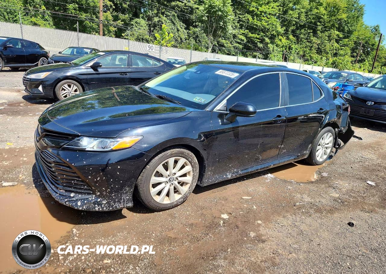 2020 Toyota Camry Le – zdjęcie 1 z 12