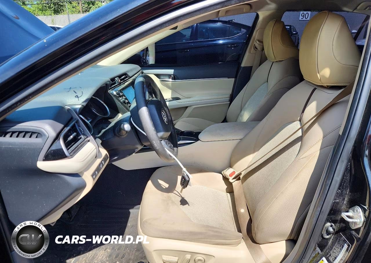 2020 Toyota Camry Le VIN:4T1C11AK4LU341071 - 7