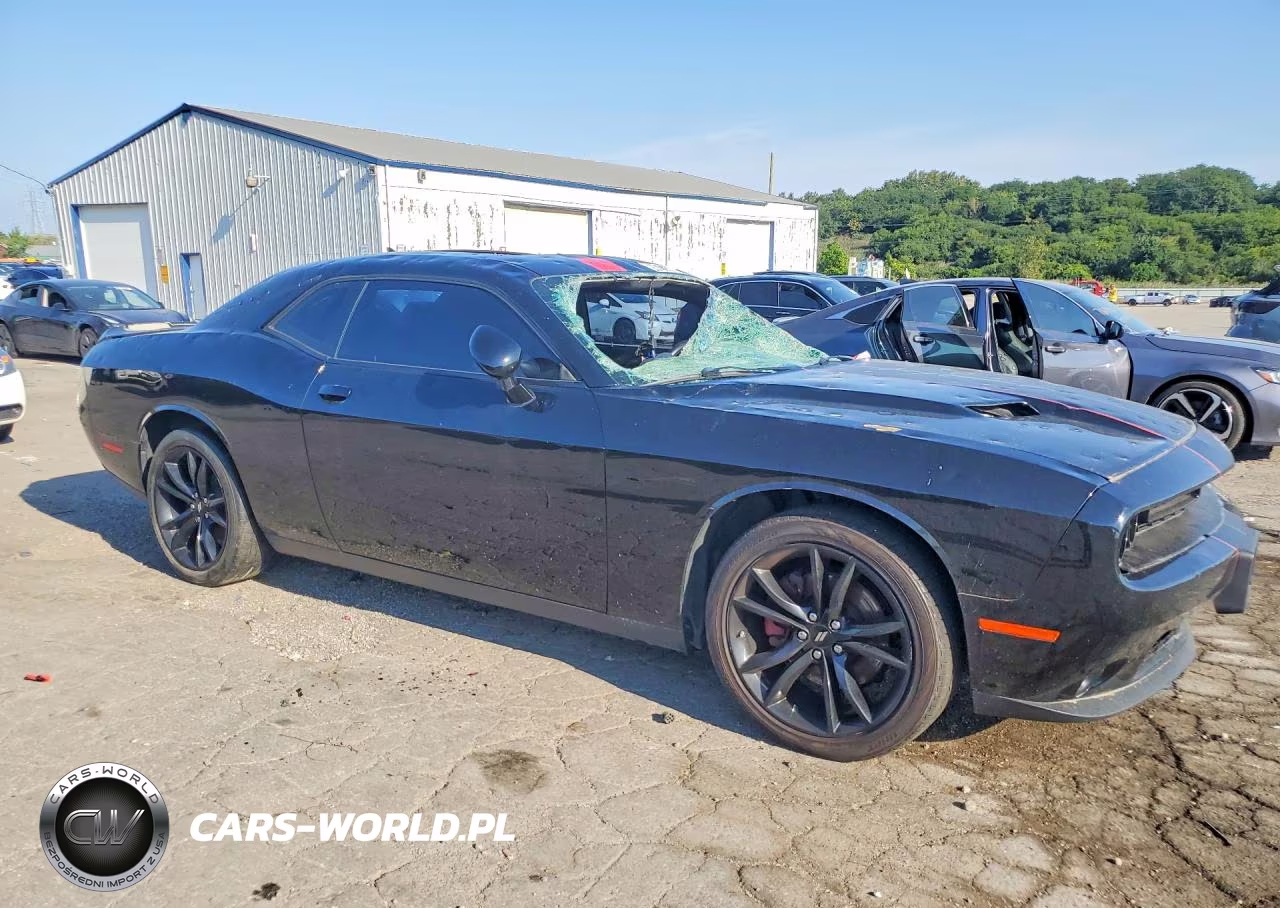 2018 Dodge Challenger Sxt VIN:2C3CDZAG1JH322312 - 4