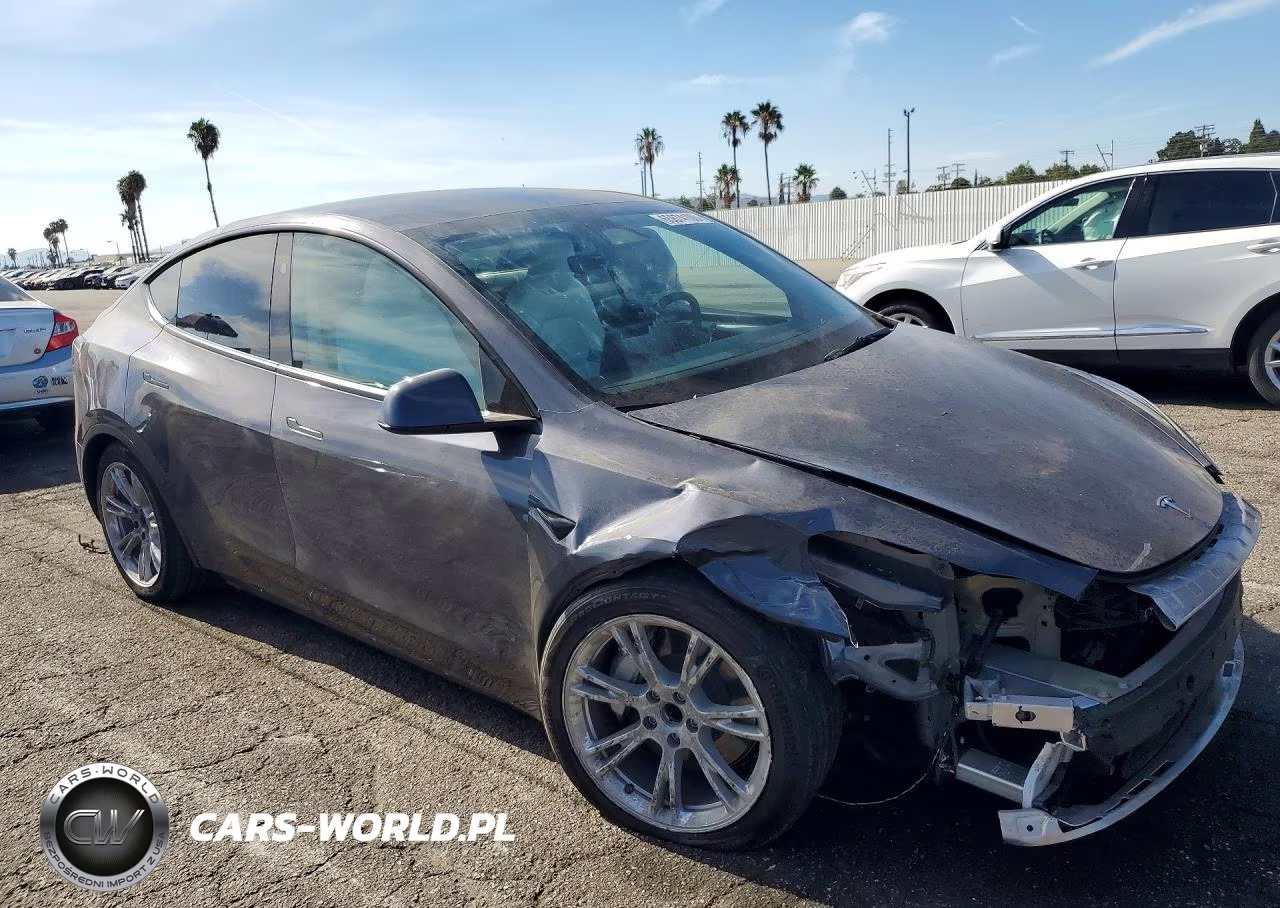 2023 Tesla Model Y VIN:7SAYGDED3PF978413 - 4
