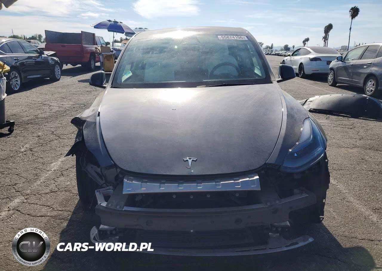 2023 Tesla Model Y VIN:7SAYGDED3PF978413 - 5