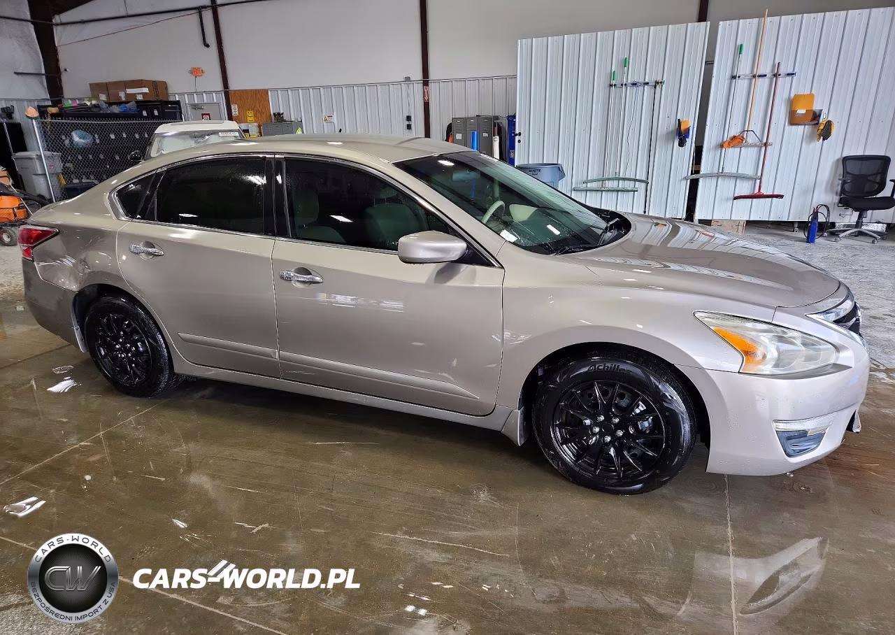 2014 Nissan Altima 2.5 S VIN:1N4AL3AP7EN356714 - 4