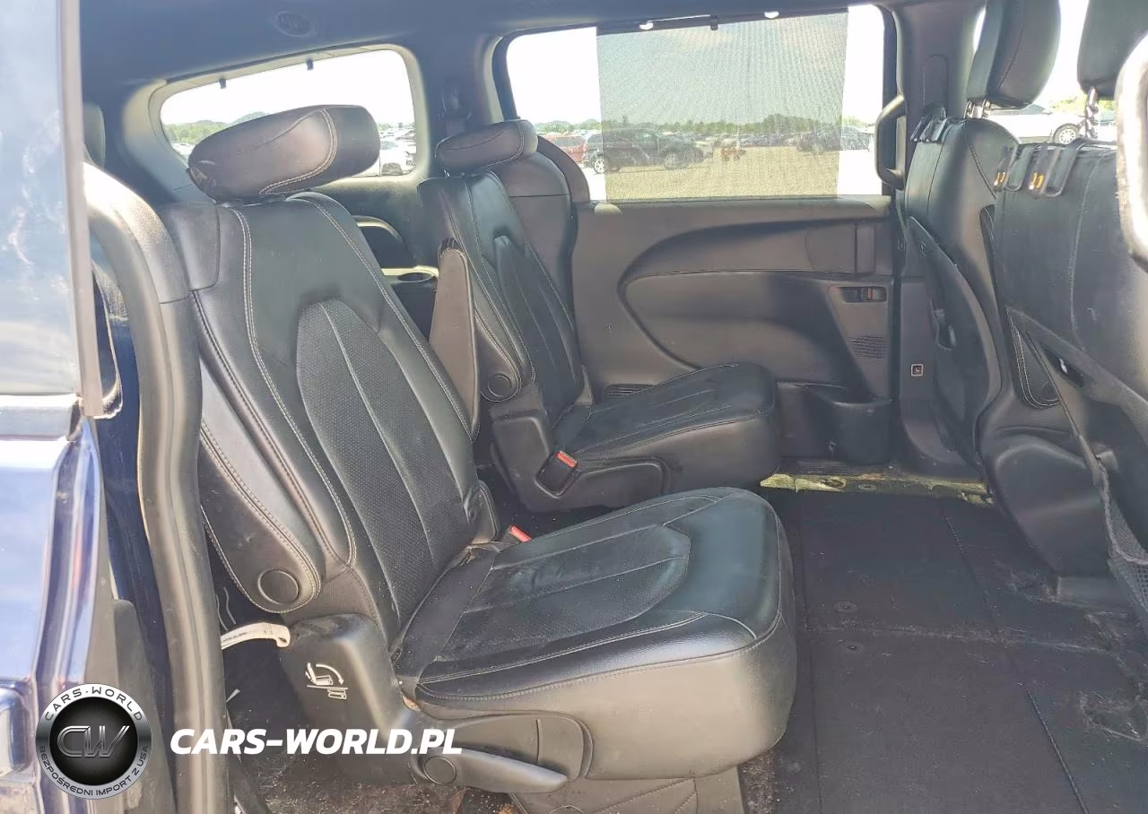 2018 Chrysler Pacifica Touring L VIN:2C4RC1BG3JR352592 - 11