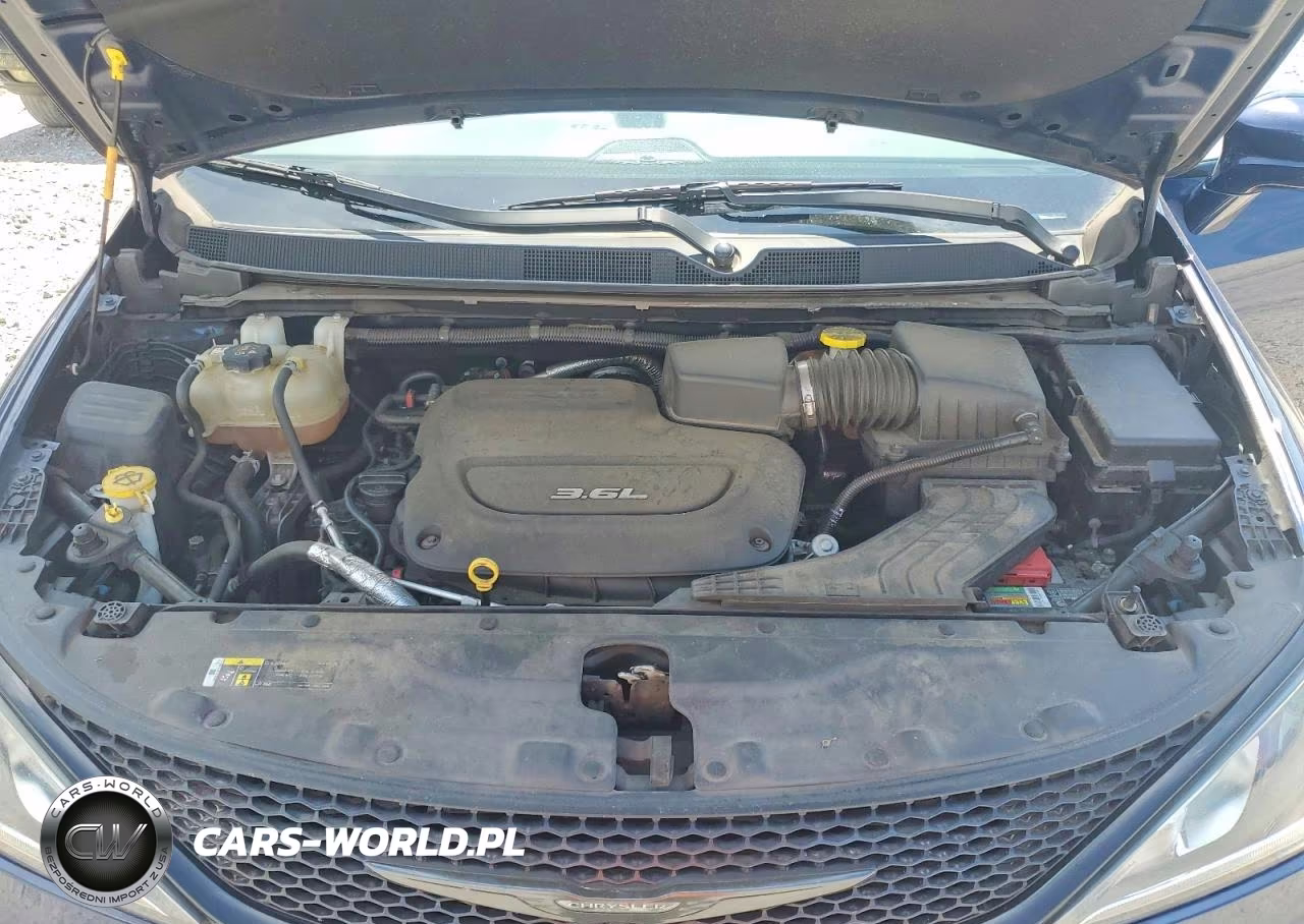 2018 Chrysler Pacifica Touring L VIN:2C4RC1BG3JR352592 - 12