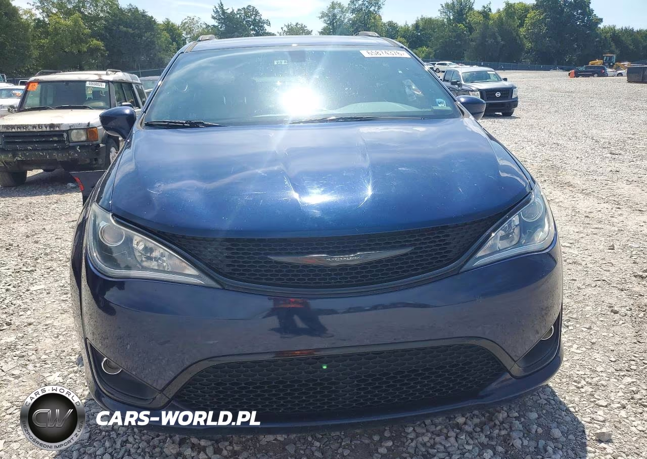 2018 Chrysler Pacifica Touring L VIN:2C4RC1BG3JR352592 - 5