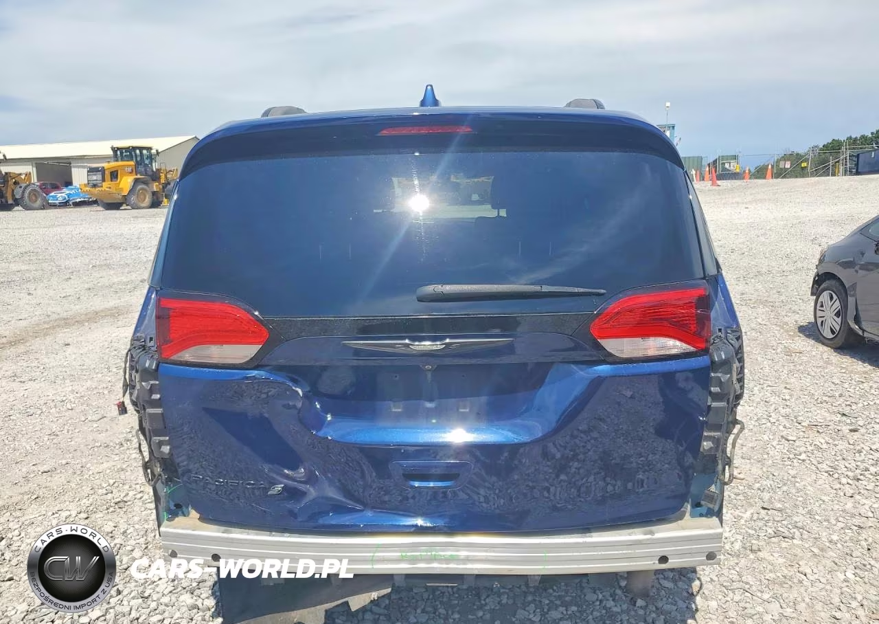 2018 Chrysler Pacifica Touring L VIN:2C4RC1BG3JR352592 - 6