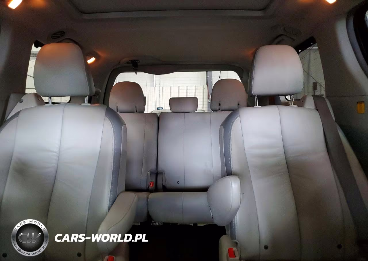 2011 Toyota Sienna Limited 7-Passenger VIN:5TDDK3DC5BS003462 - 10