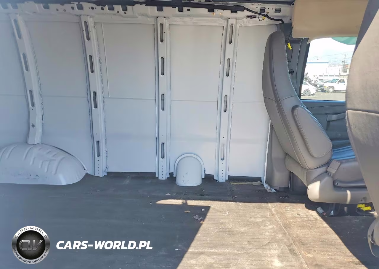 2025 Chevrolet Express 2500 Cargo Delivery Van VIN:1GCWGAFP8S1106953 - 11