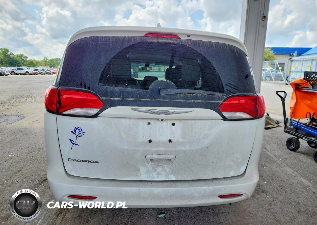 2017 Chrysler Pacifica Touring VIN:2C4RC1DG7HR522329 - 6