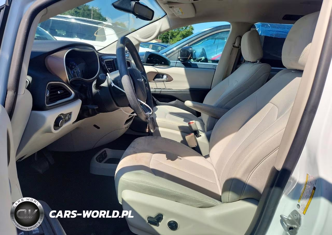 2017 Chrysler Pacifica Touring VIN:2C4RC1DG7HR522329 - 7