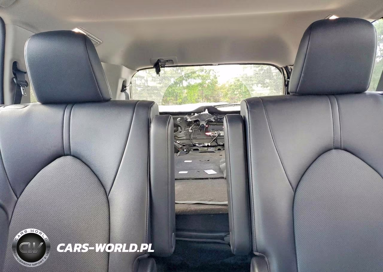 2025 Toyota Grand Highlander Xle VIN:5TDAAAB57SS092689 - 10