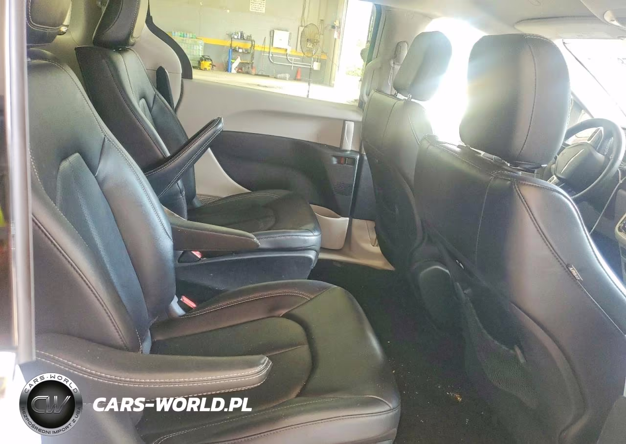 2024 Chrysler Pacifica Hybrid Select VIN:2C4RC1S72RR123803 - 10