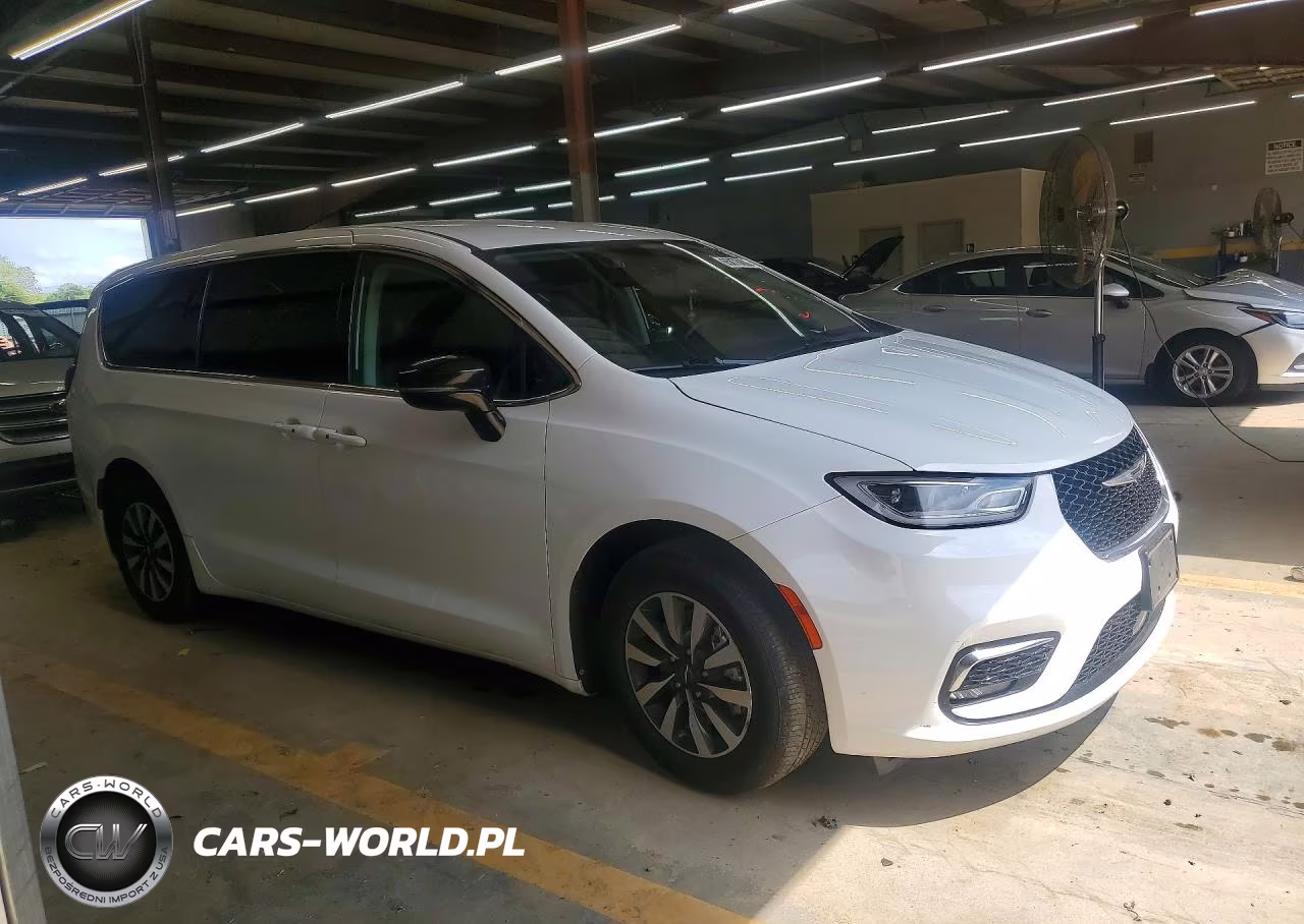 2024 Chrysler Pacifica Hybrid Select VIN:2C4RC1S72RR123803 - 4