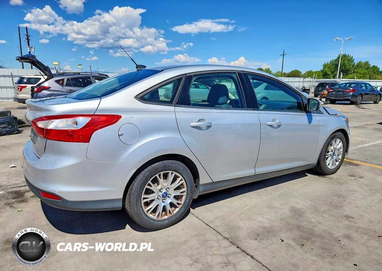 2012 Ford Focus Se VIN:1FAHP3F21CL424675 - 3