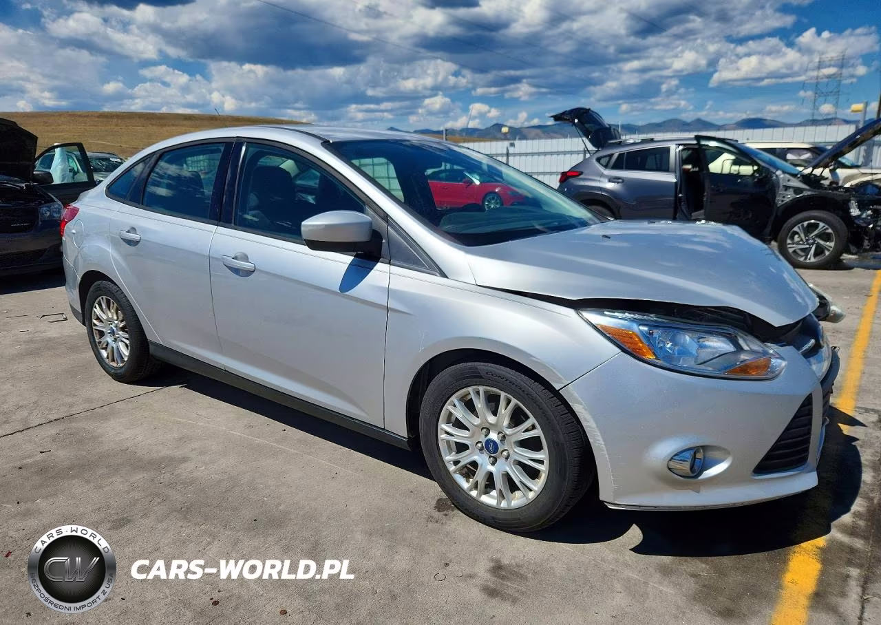 2012 Ford Focus Se VIN:1FAHP3F21CL424675 - 4