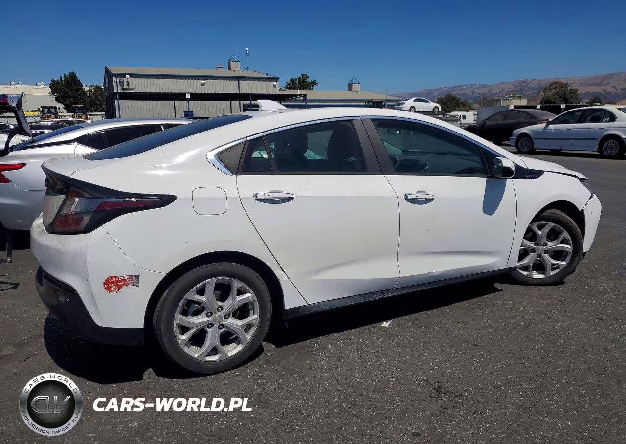 2018 Chevrolet Volt Premier VIN:1G1RD6S56JU106592 - 3