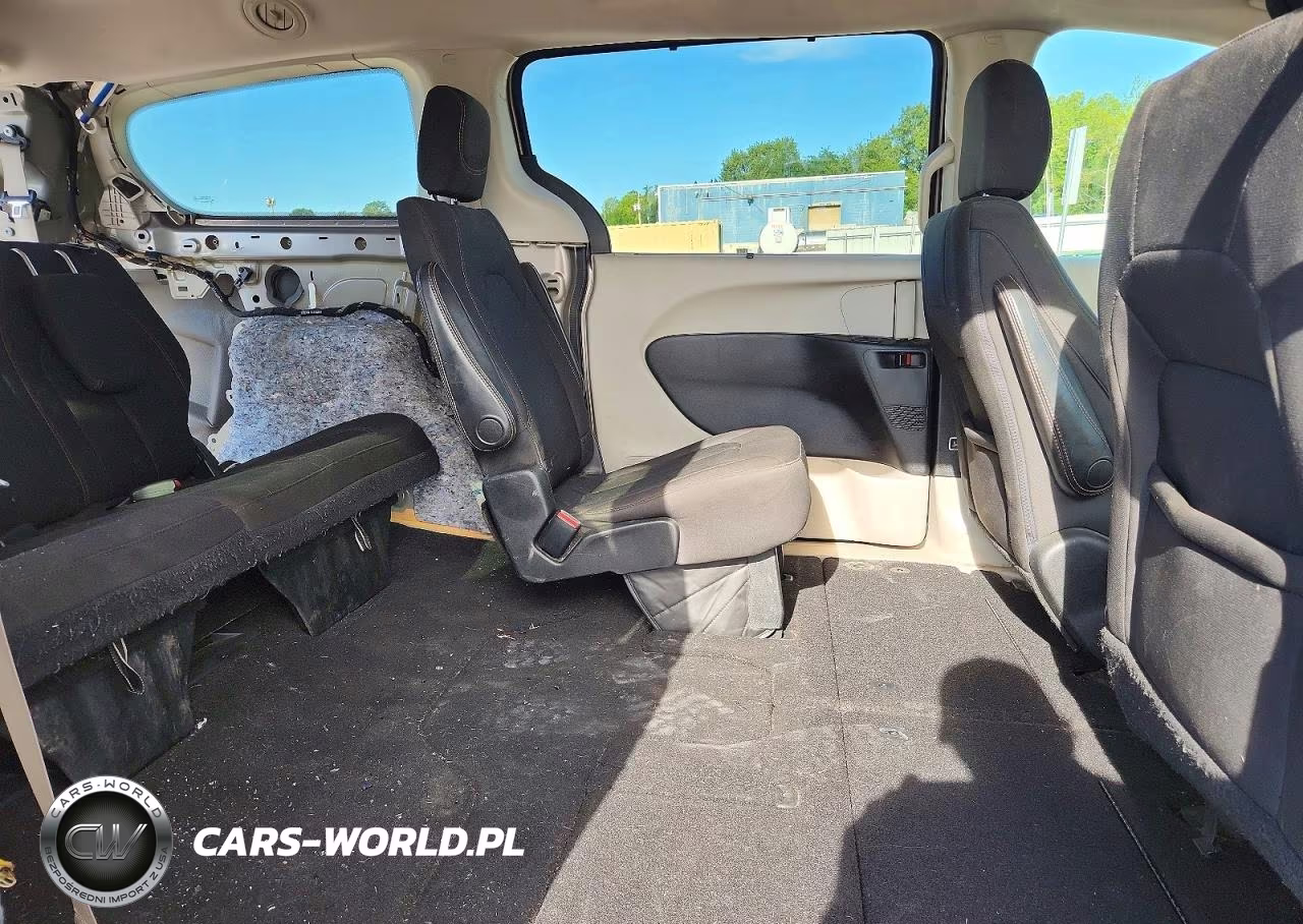 2018 Chrysler Pacifica Touring Plus VIN:2C4RC1FGXJR256923 - 11