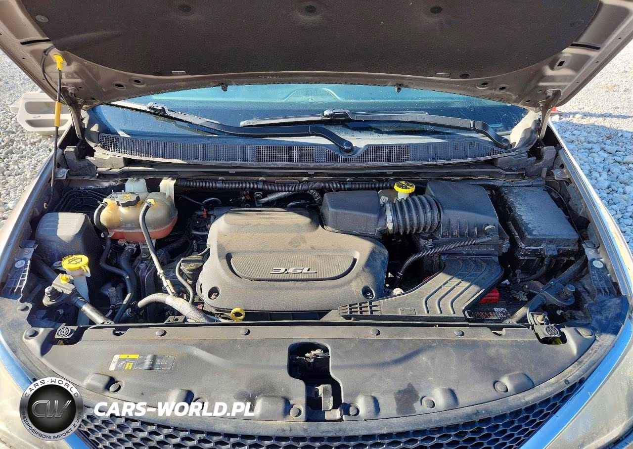 2018 Chrysler Pacifica Touring Plus VIN:2C4RC1FGXJR256923 - 12