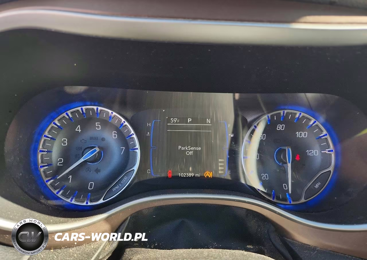 2018 Chrysler Pacifica Touring Plus VIN:2C4RC1FGXJR256923 - 9