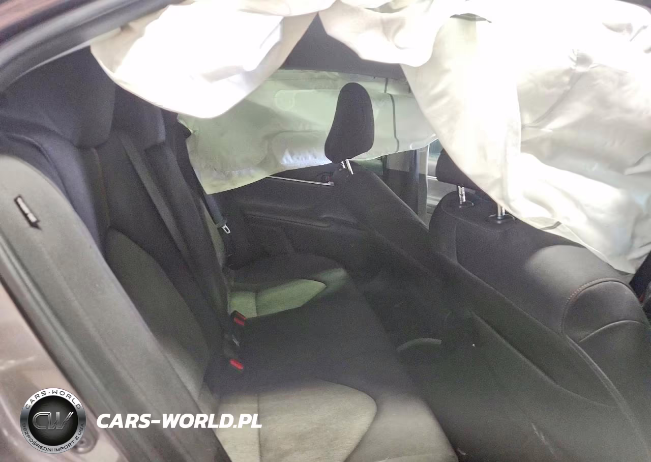 2018 Toyota Camry Le VIN:4T1B11HK7JU062566 - 10