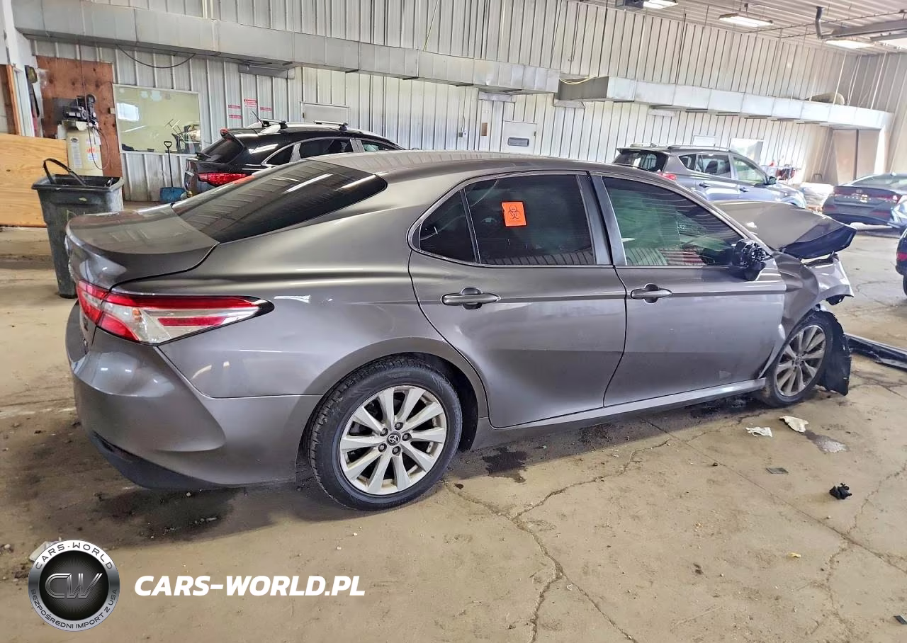 2018 Toyota Camry Le VIN:4T1B11HK7JU062566 - 3