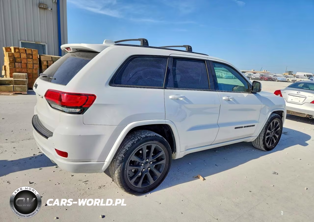 2017 Jeep Grand Cherokee Laredo VIN:1C4RJEAG7HC829185 - 3