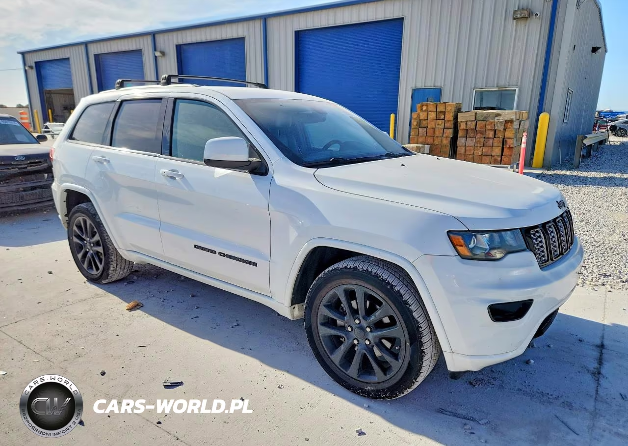 2017 Jeep Grand Cherokee Laredo VIN:1C4RJEAG7HC829185 - 4