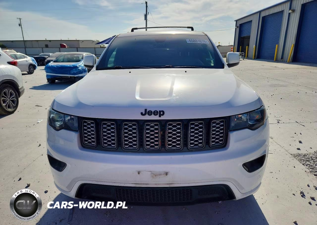 2017 Jeep Grand Cherokee Laredo VIN:1C4RJEAG7HC829185 - 5