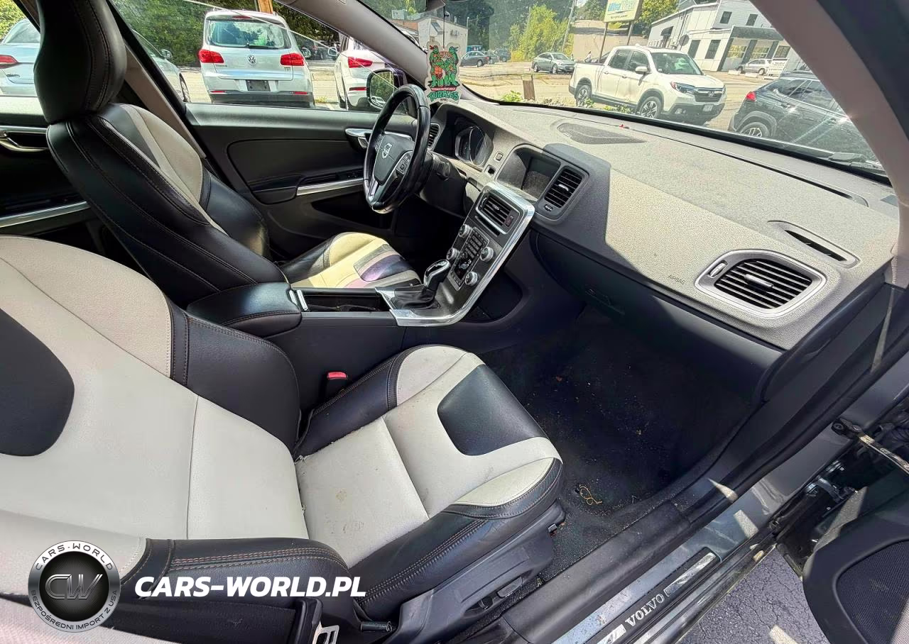 2016 Volvo S60 Cross Country T5 VIN:YV4612UM4G2001194 - 9