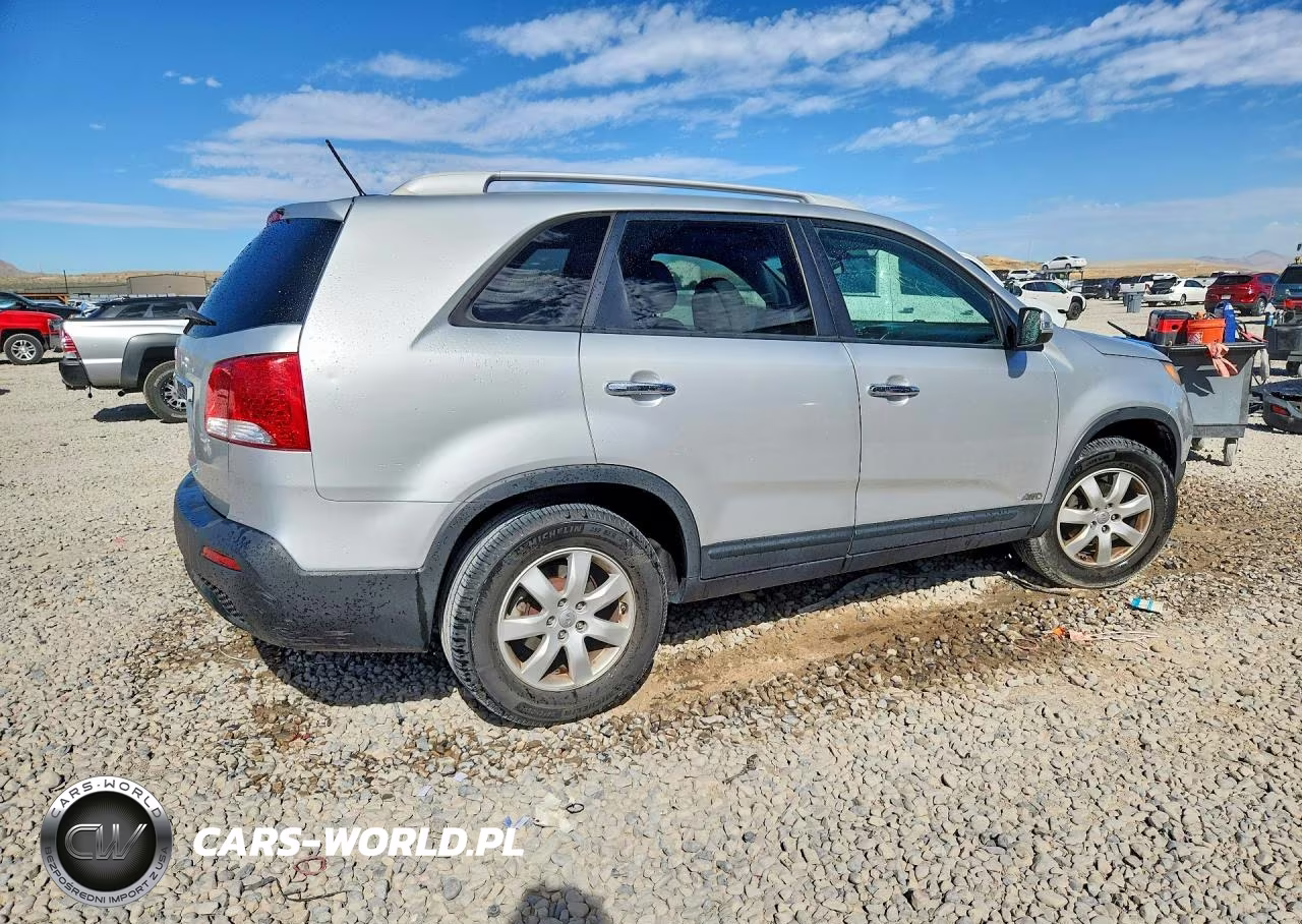 2013 Kia Sorento Lx VIN:5XYKTDA29DG336270 - 3